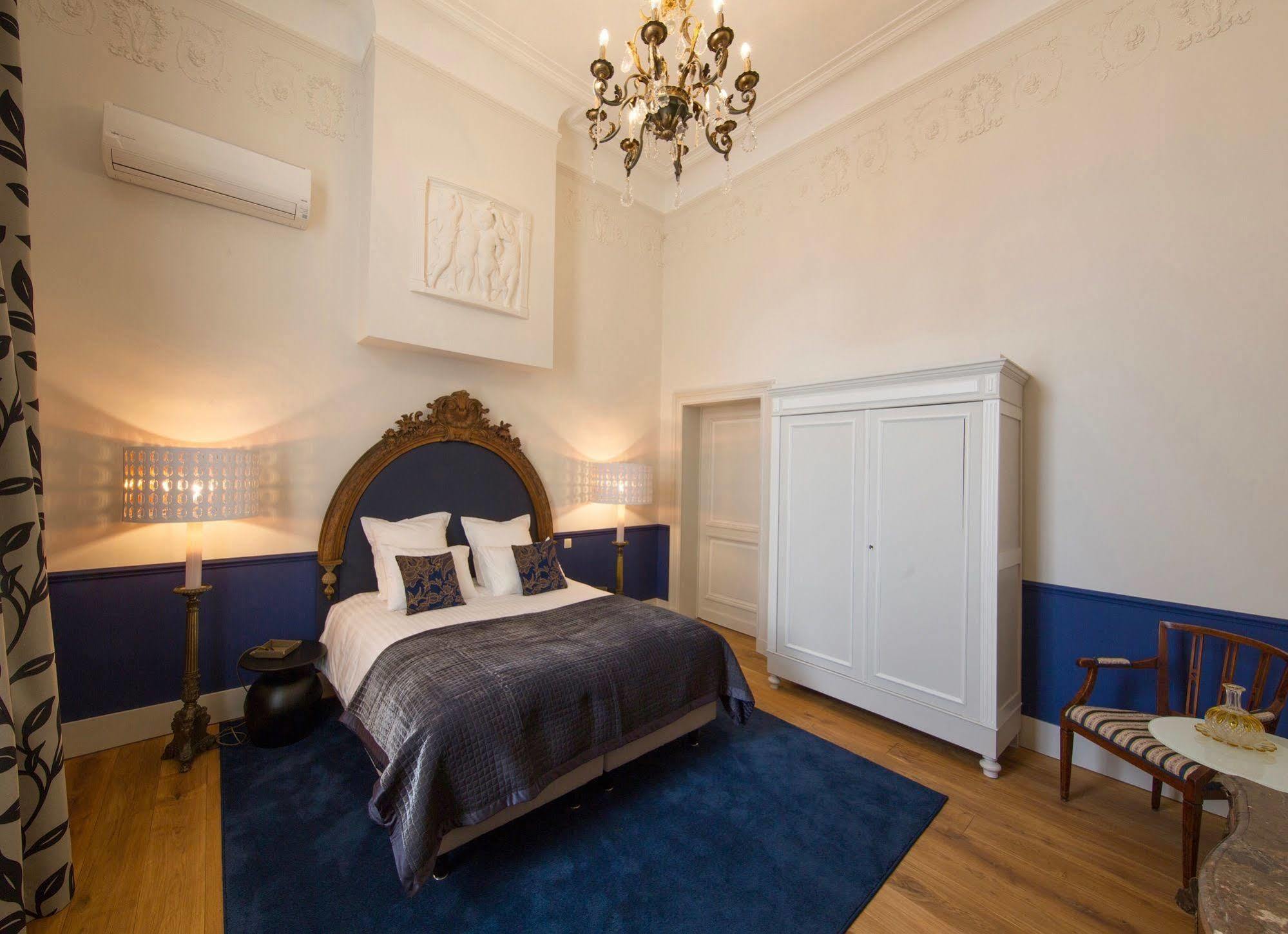 Louise Sur Cour Bed & Breakfast Saint-Gilles Exterior foto