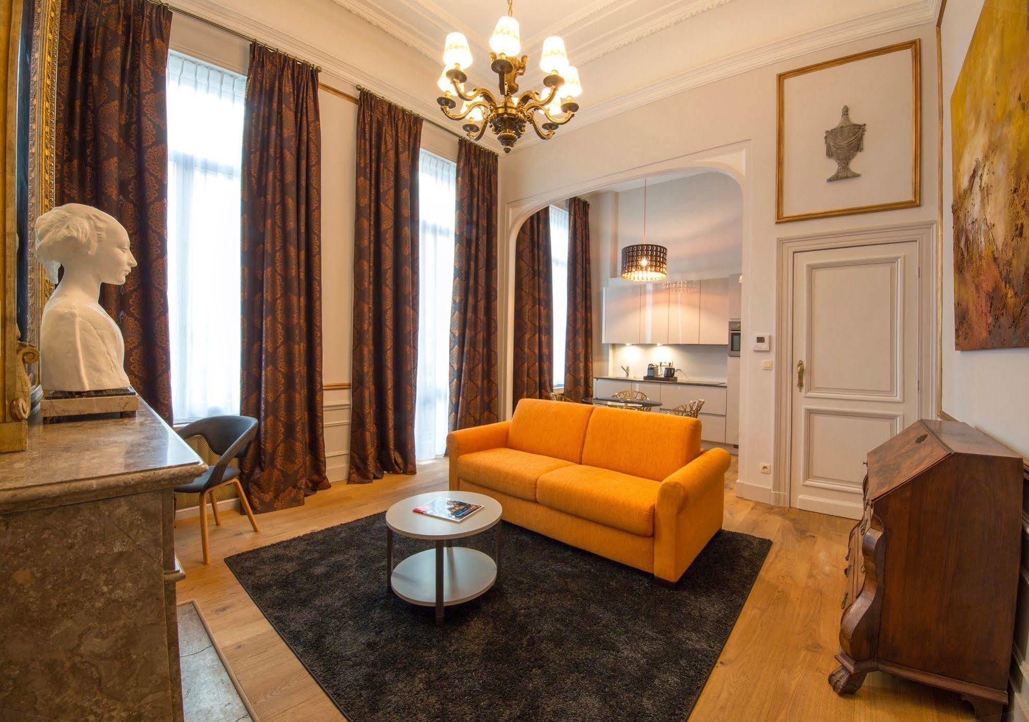 Louise Sur Cour Bed & Breakfast Saint-Gilles Exterior foto