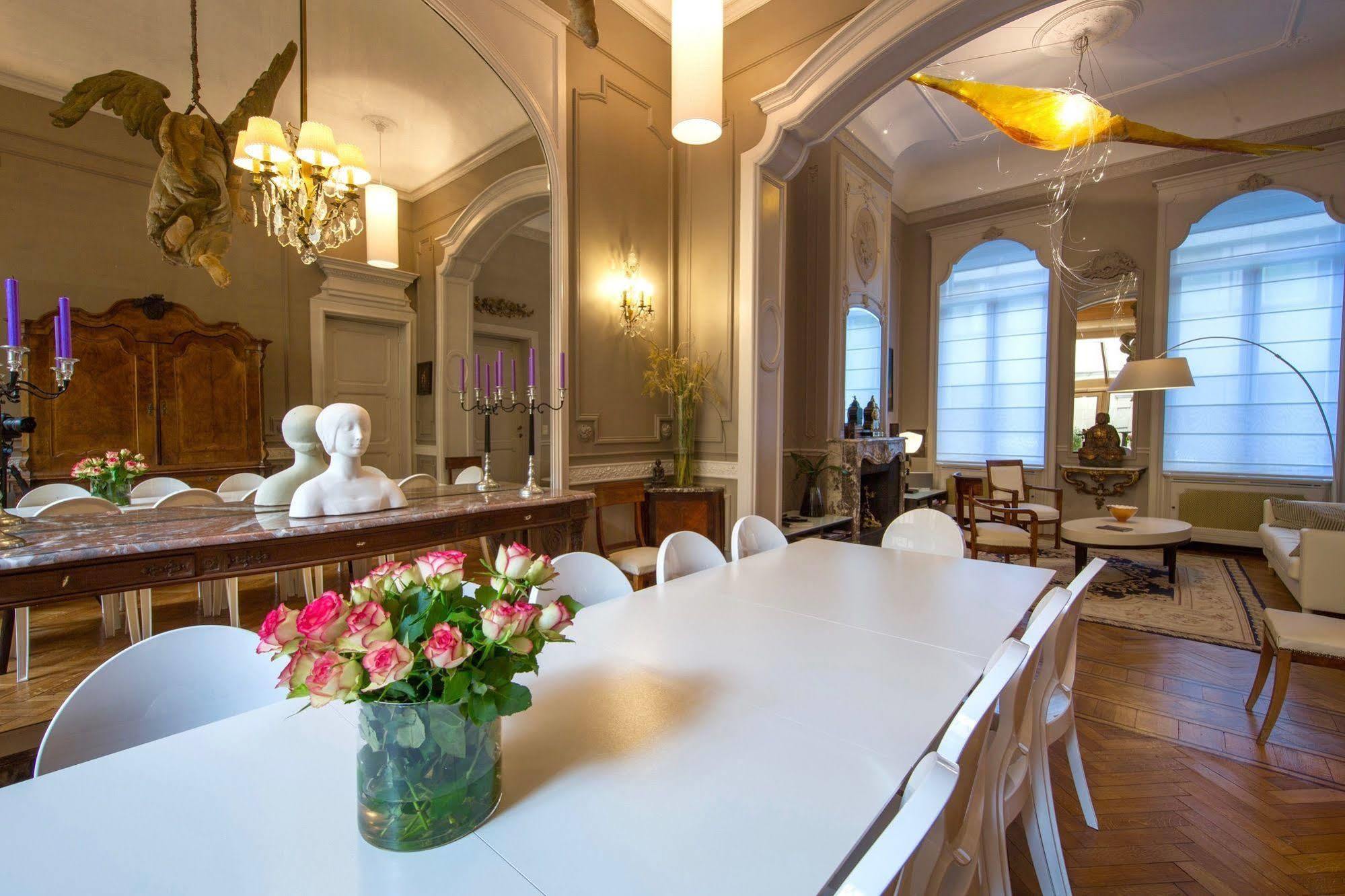 Louise Sur Cour Bed & Breakfast Saint-Gilles Exterior foto