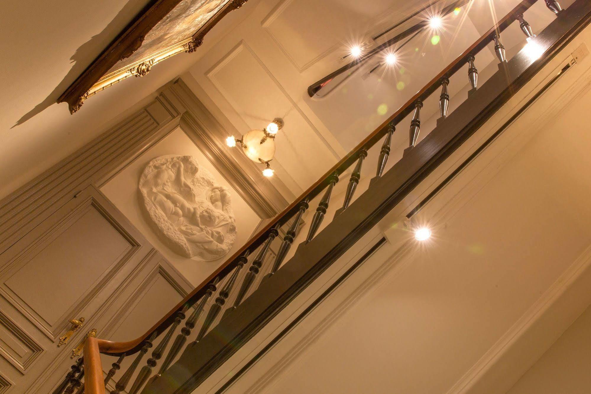Louise Sur Cour Bed & Breakfast Saint-Gilles Exterior foto