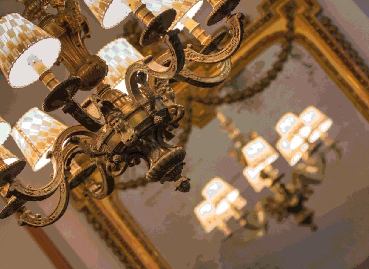 Louise Sur Cour Bed & Breakfast Saint-Gilles Exterior foto