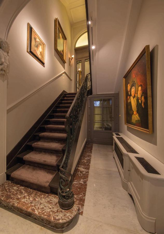 Louise Sur Cour Bed & Breakfast Saint-Gilles Exterior foto